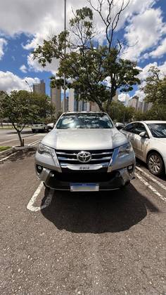TOYOTA HILUX SW4 2.8 SRX 4X4 7 LUGARES 16V TURBO INTERCOOLER DIESEL 4P AUTOMÁTICO